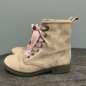 Girls boots